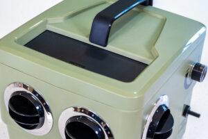 Easy to fill with a slider style lid opening